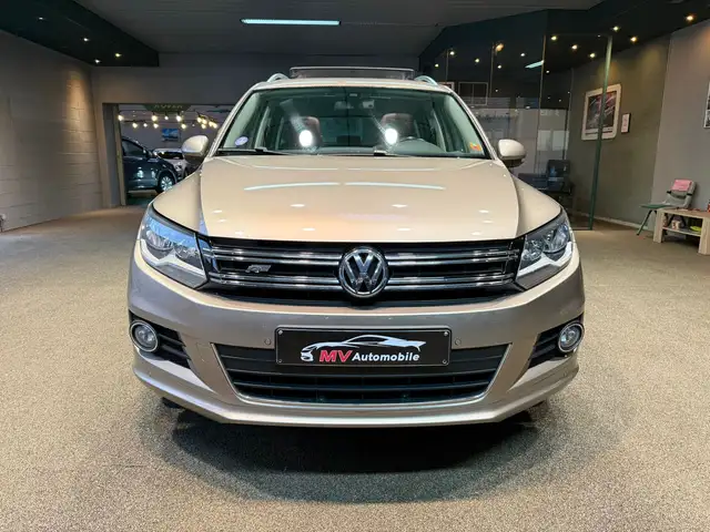 Volkswagen Tiguan view 2