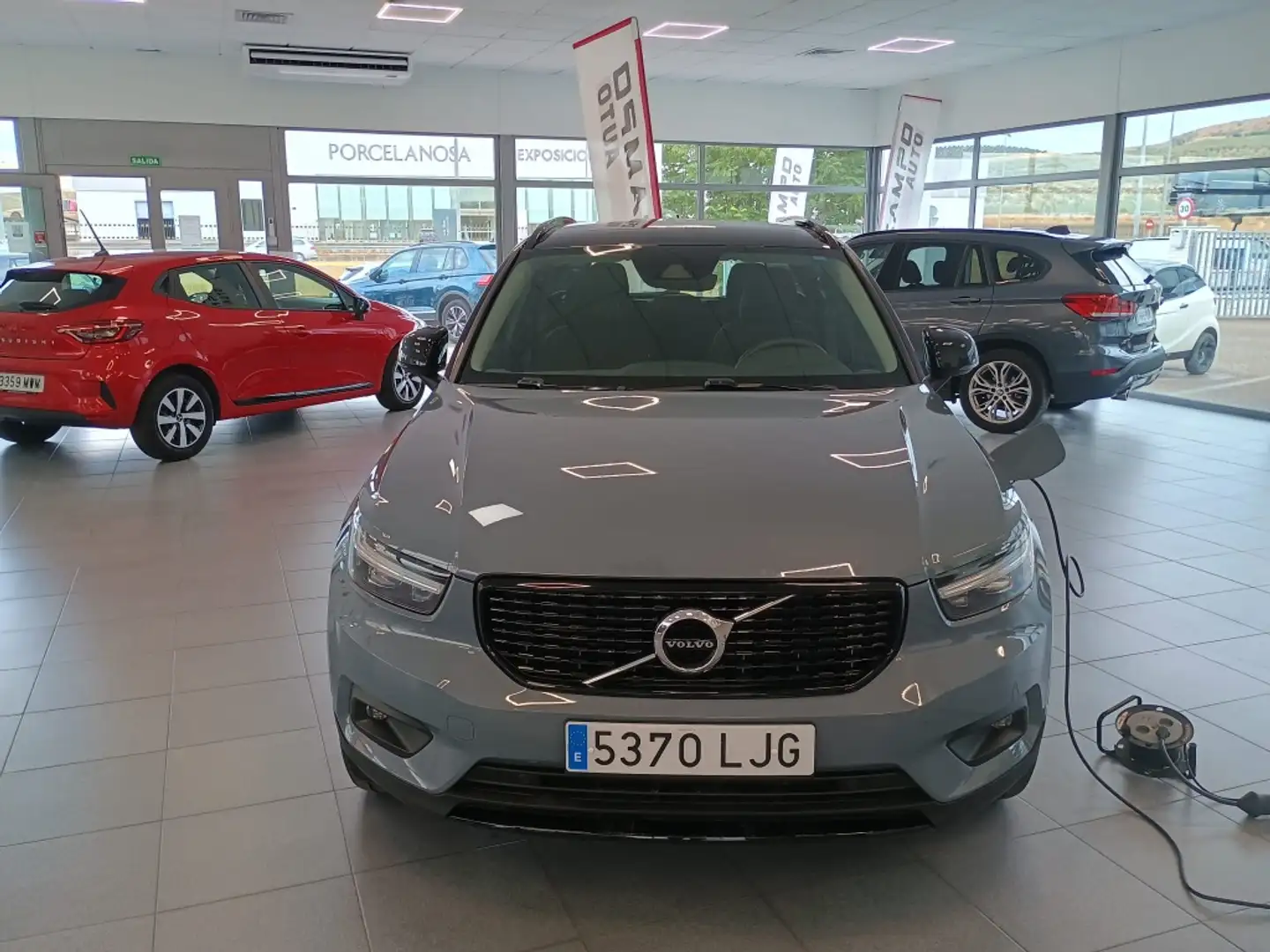 Volvo XC40 T5 Recharge R-Design Aut. Blauw - 2