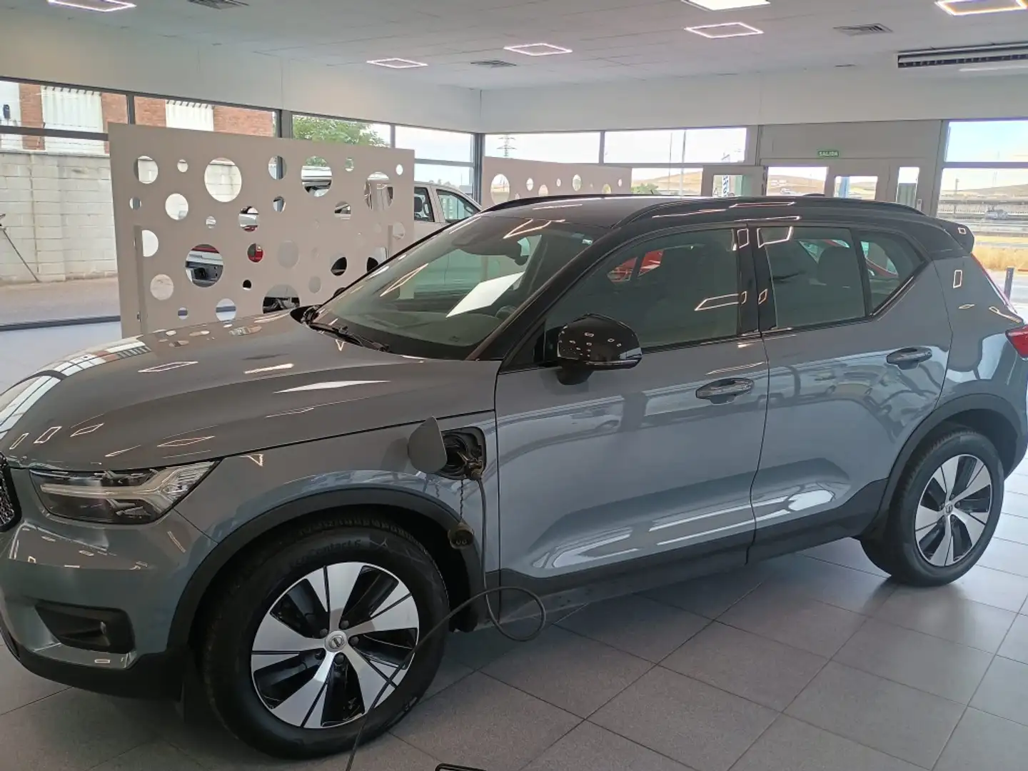 Volvo XC40 T5 Recharge R-Design Aut. Blauw - 1