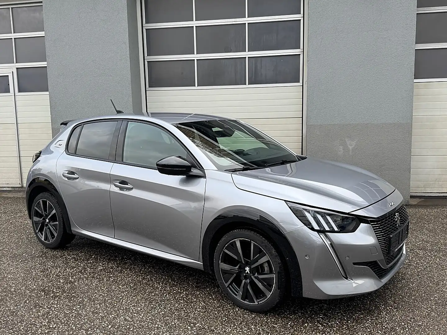 Peugeot 208 GT PureTech 100 S&S EAT8 Aut. Grau - 2