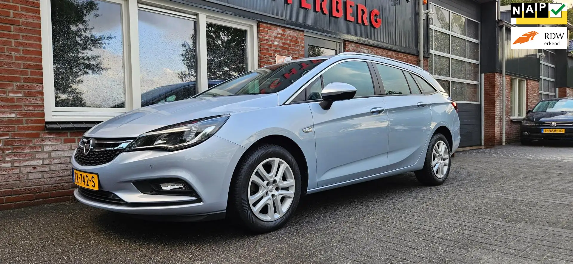 Opel Astra Sports Tourer 1.0 Business+ Airco! Cruise Control! Grijs - 1