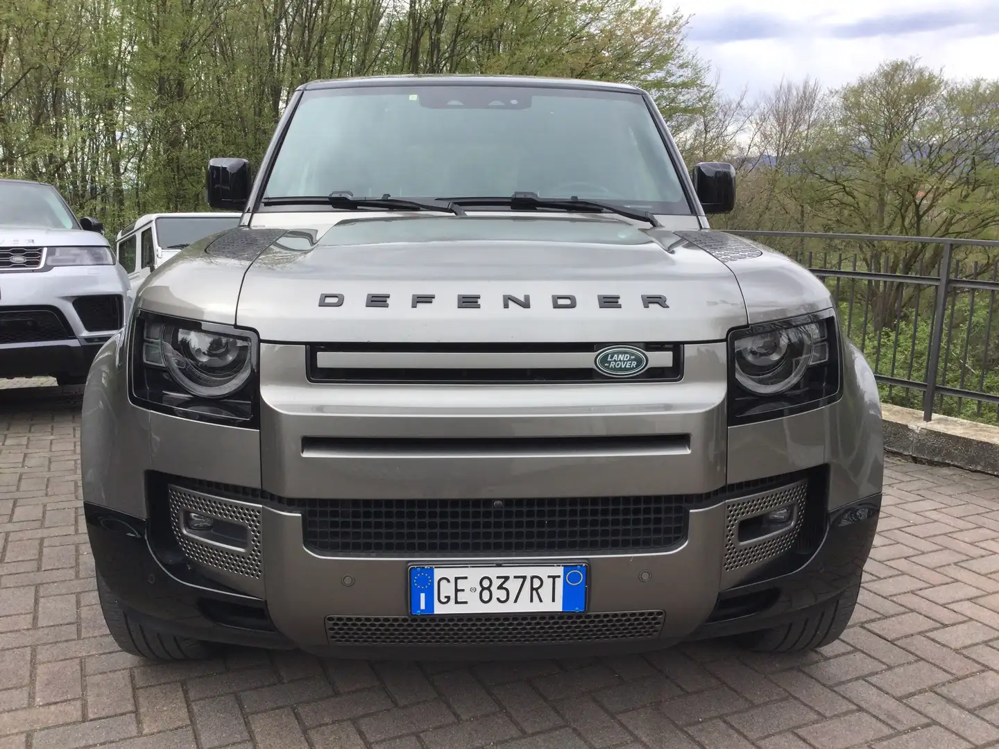 Land Rover Defender Defender 110 3.0dmhev X-Dynamic HSE awd 250cv auto Grigio - 2