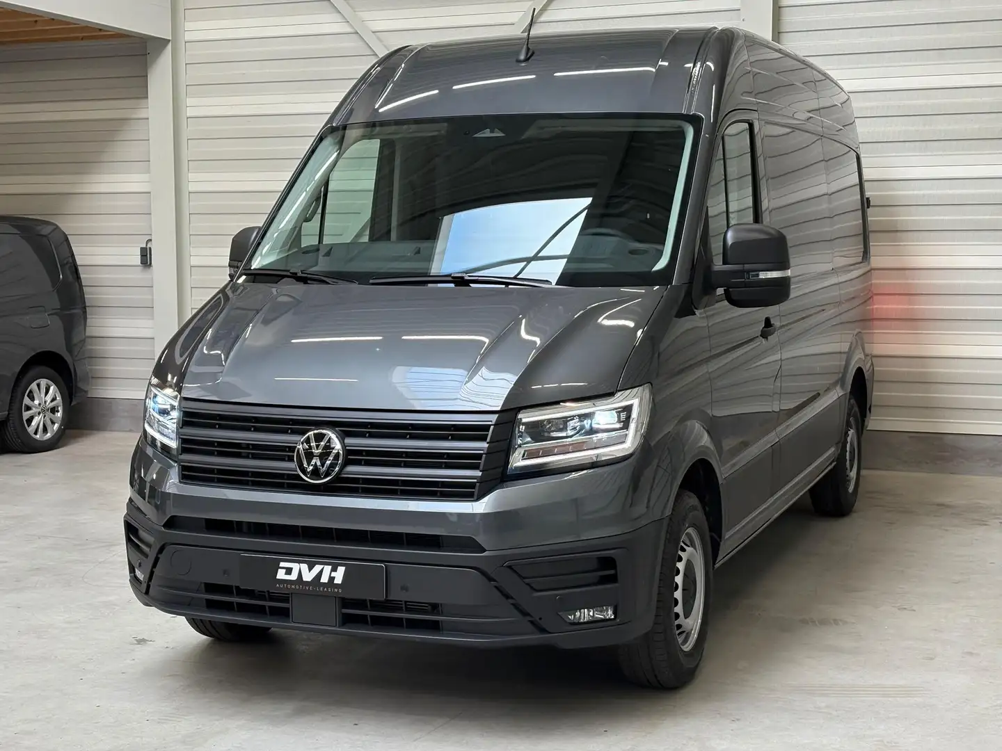Volkswagen Crafter GP 30 2.0 TDI L3H3 Highline Grijs - 2
