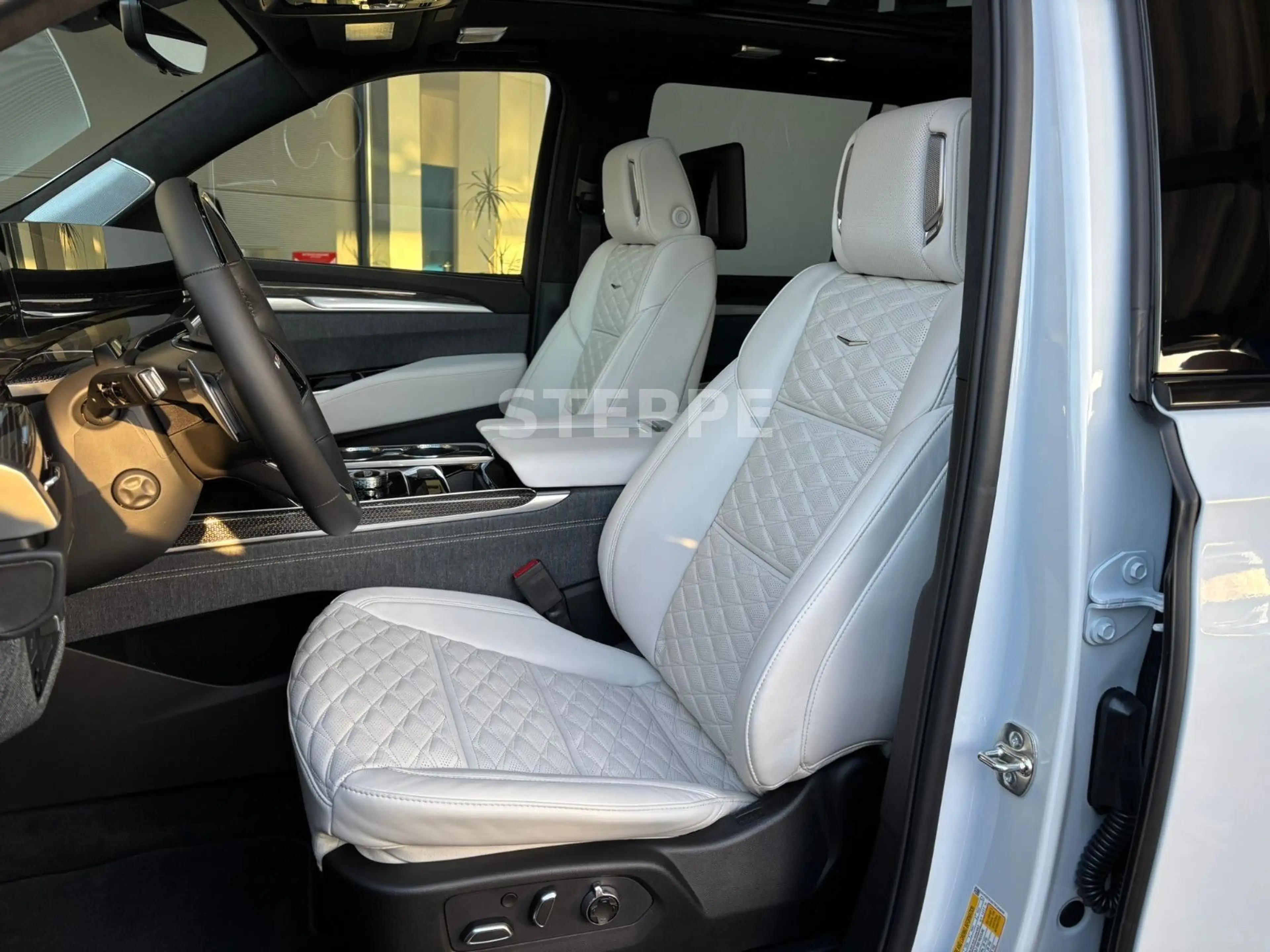Cadillac Escalade MY26 V-Series 6.2 V8 Supercharged AWD — photo 10