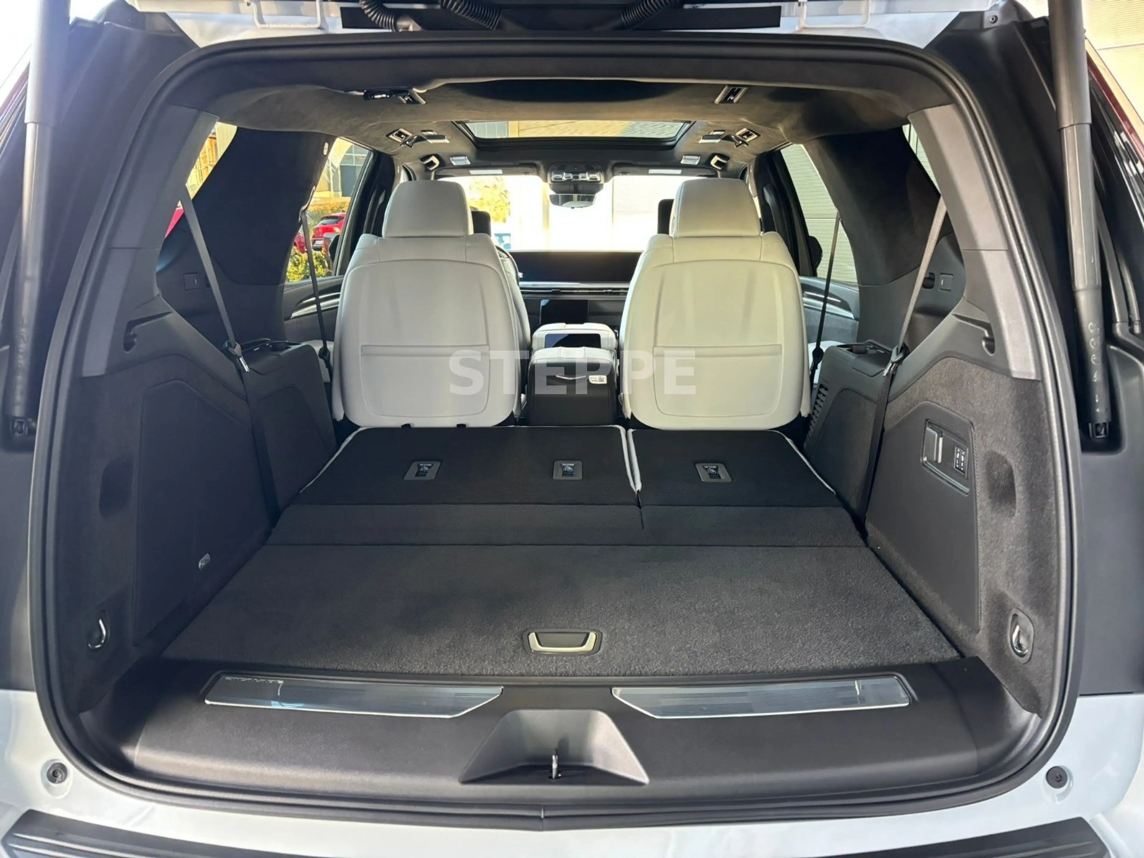 Cadillac Escalade MY26 V-Series 6.2 V8 Supercharged AWD — photo 8