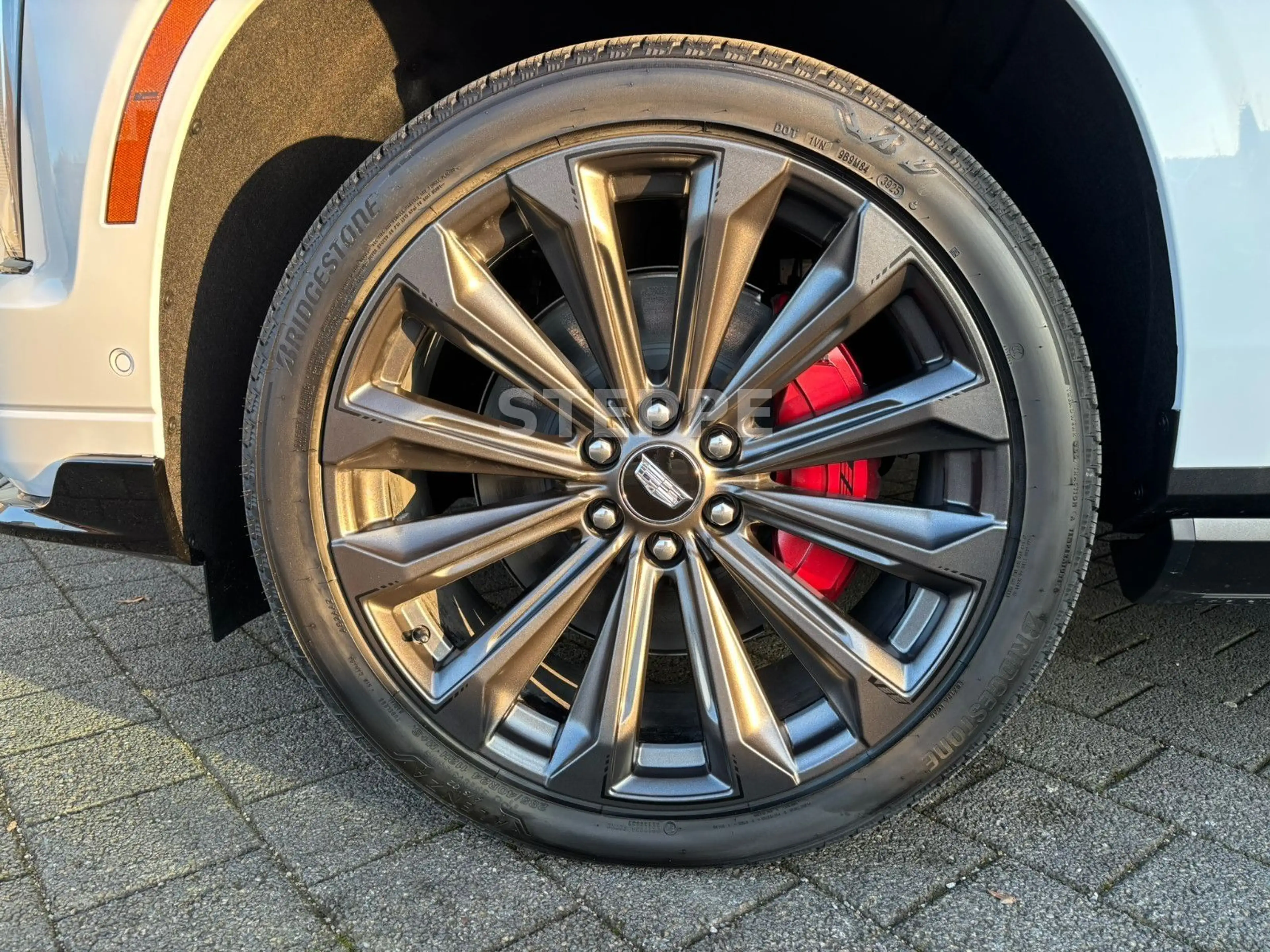Cadillac Escalade MY26 V-Series 6.2 V8 Supercharged AWD — photo 5