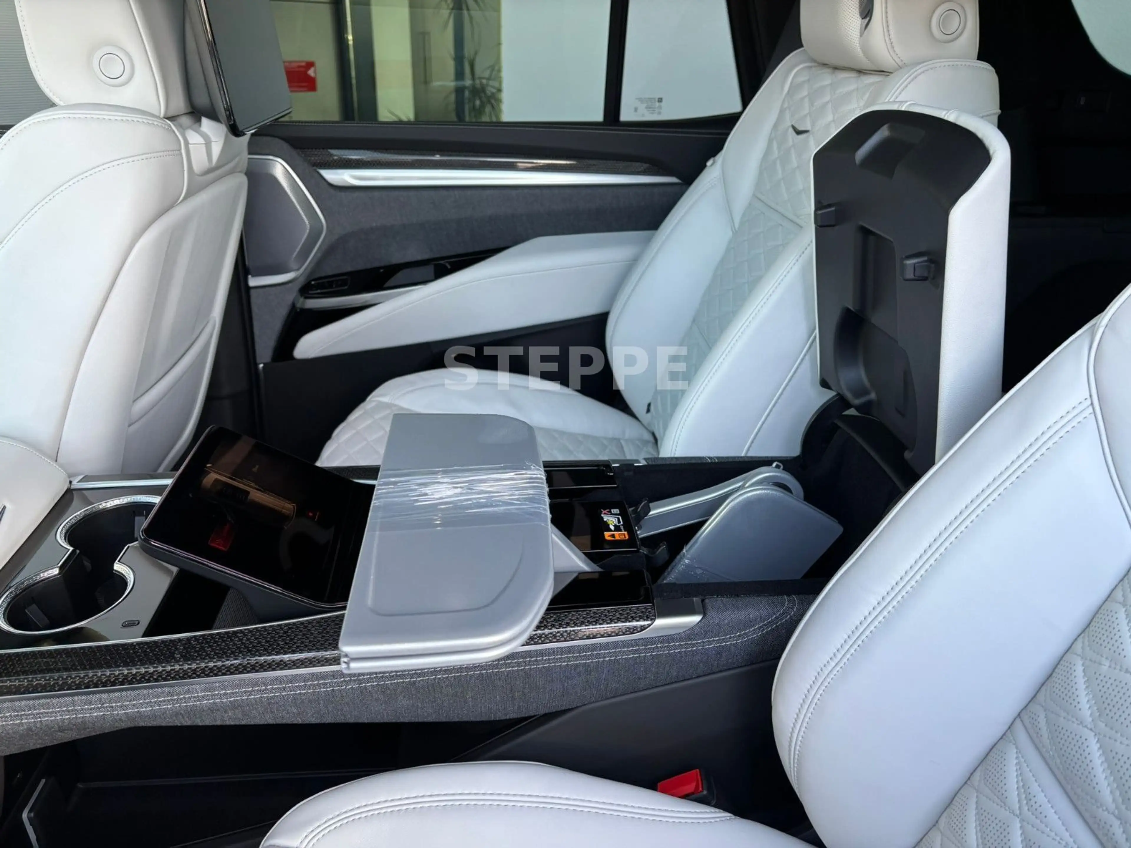 Cadillac Escalade MY26 V-Series 6.2 V8 Supercharged AWD — photo 15