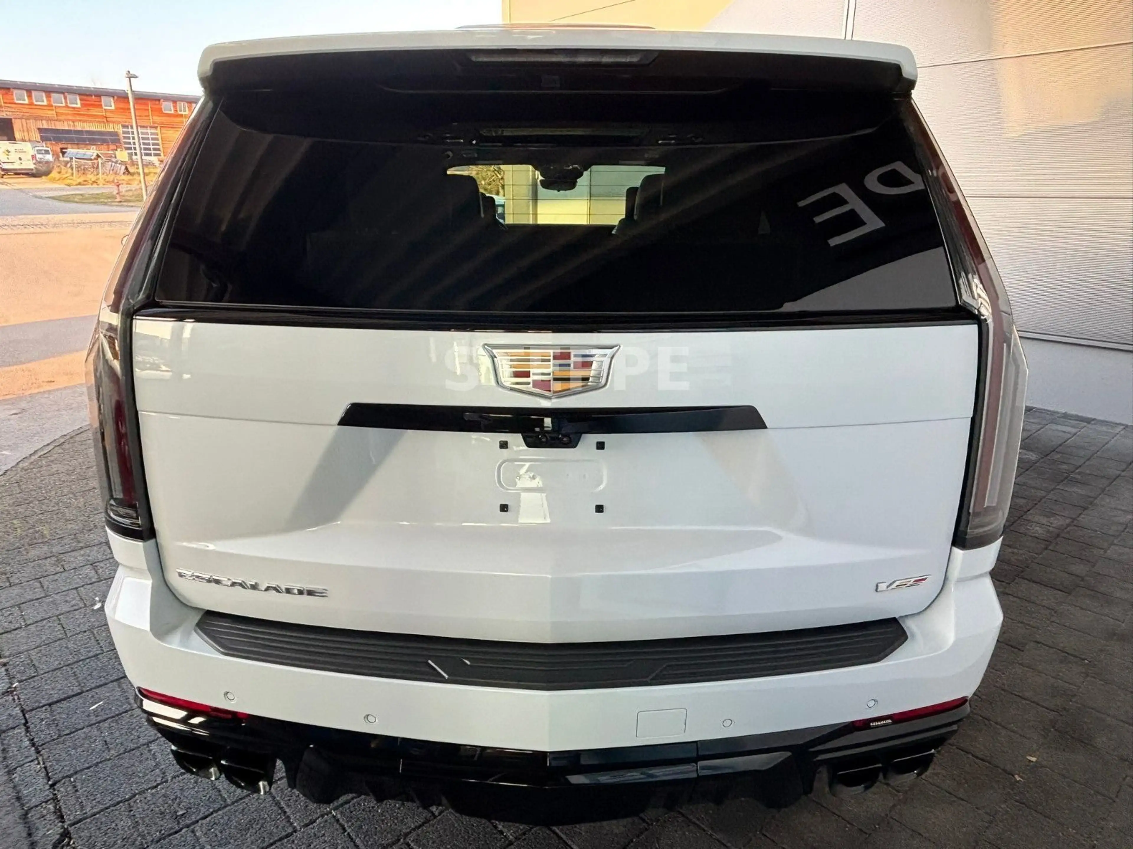 Cadillac Escalade MY26 V-Series 6.2 V8 Supercharged AWD — photo 4