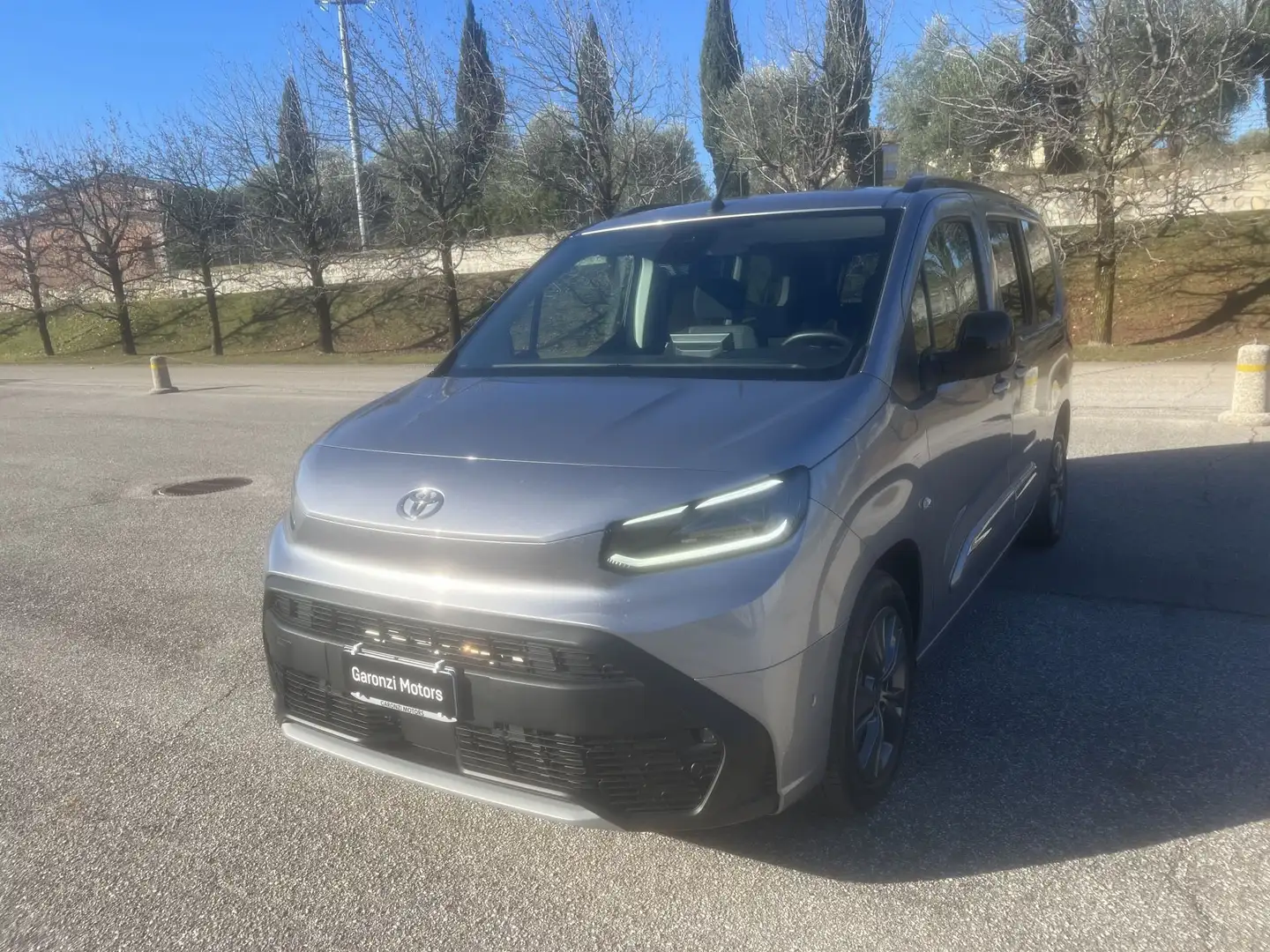 Toyota Proace City Proace City Verso 1.5D 130 CV S&S L2 A/T Luxury Plateado - 1