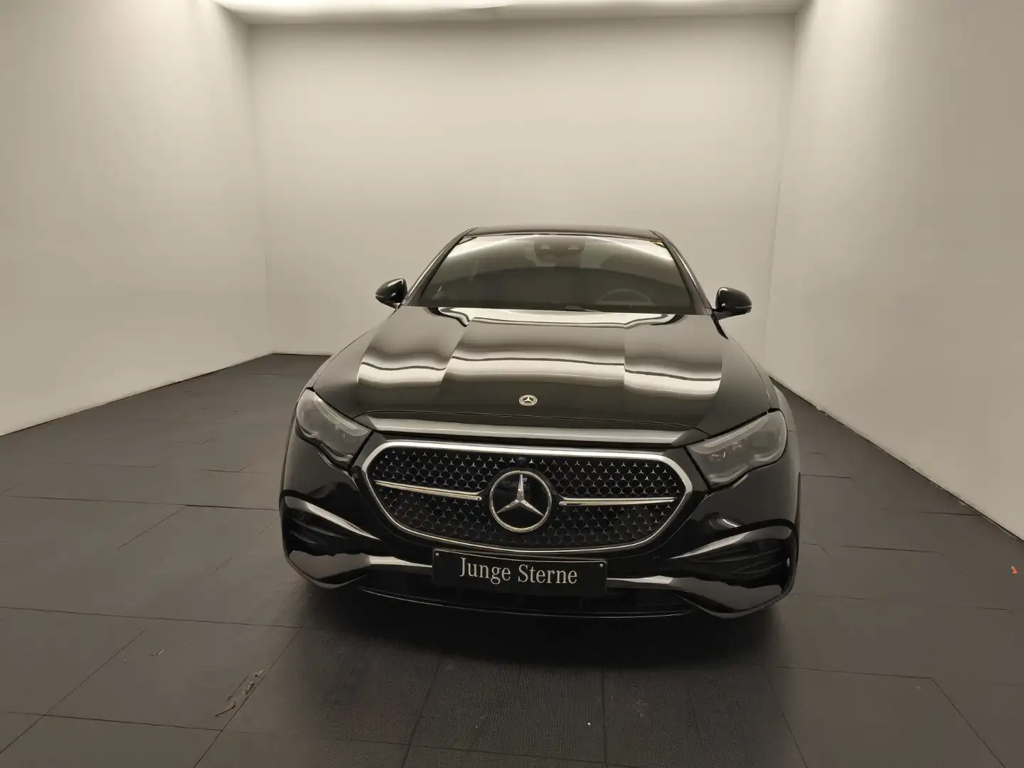 Mercedes-Benz E 200 E 200 AMG Adv Plus Pano Distr SuperScreen Burm WinterP Schwarz - 2