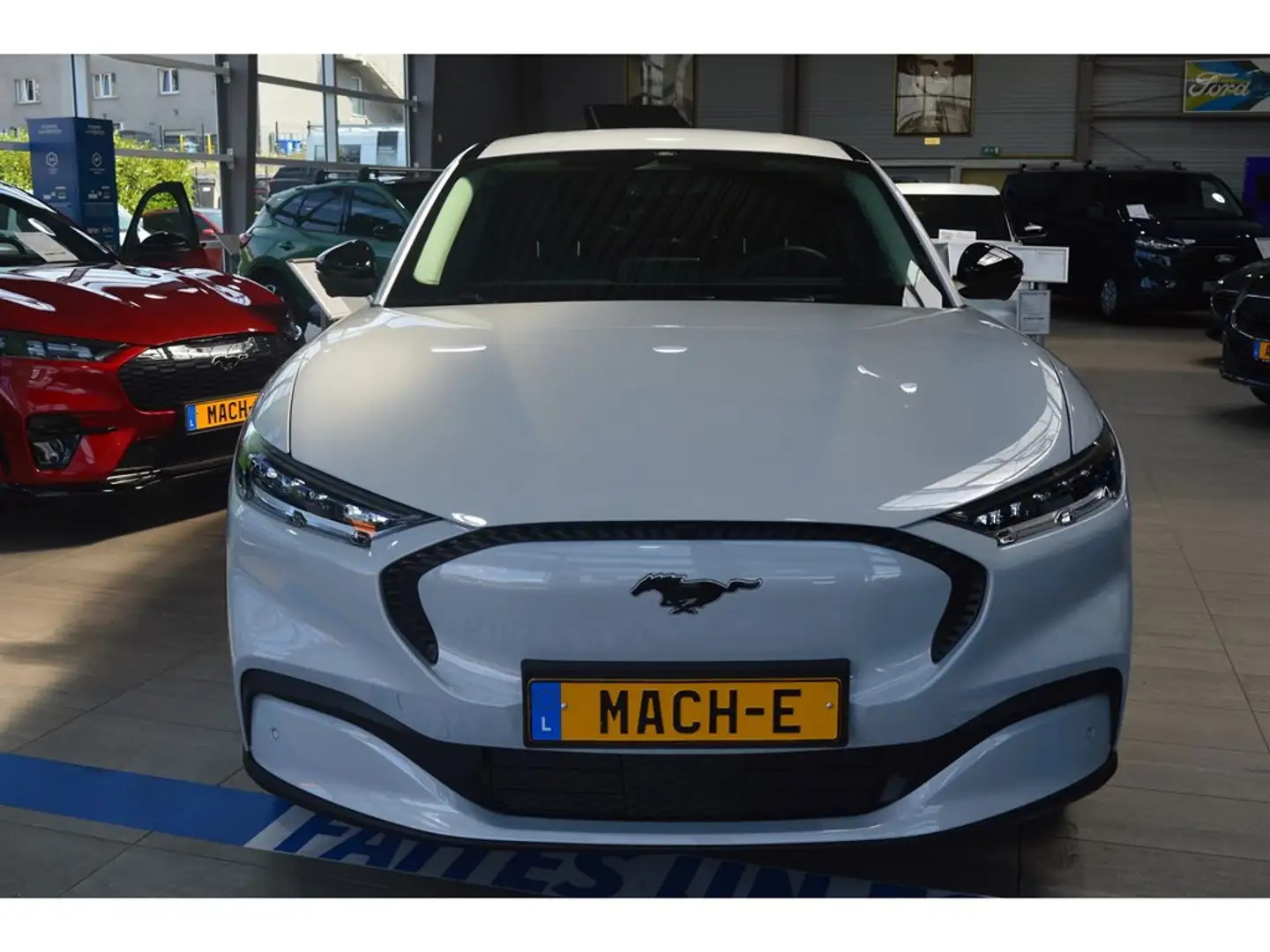 Ford Mustang Mach-E Base 72kWh Standard Range LFP 269ch/198kW - A1 Blanc - 1