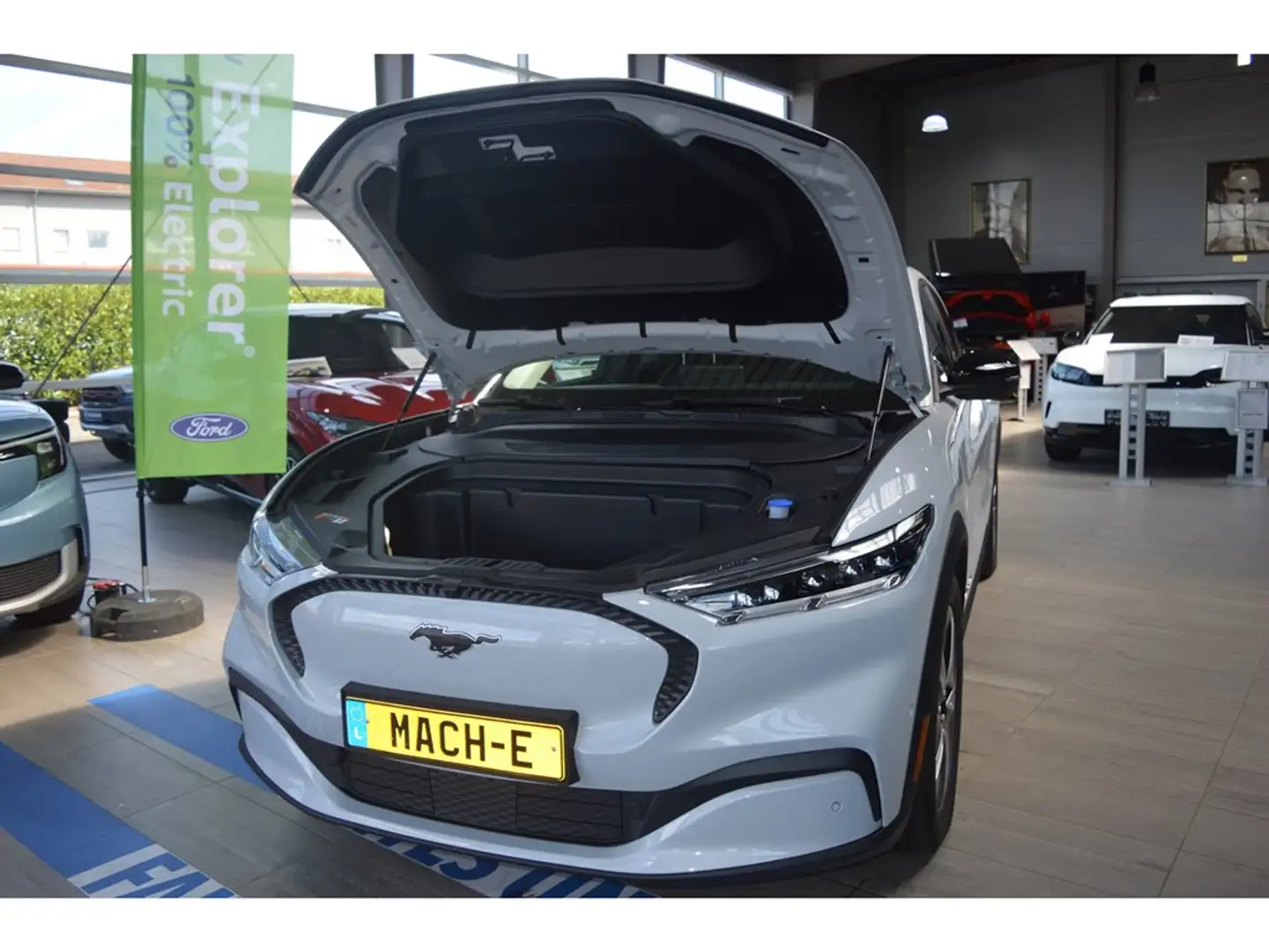 Ford Mustang Mach-E Base 72kWh Standard Range LFP 269ch/198kW - A1 Blanc - 2