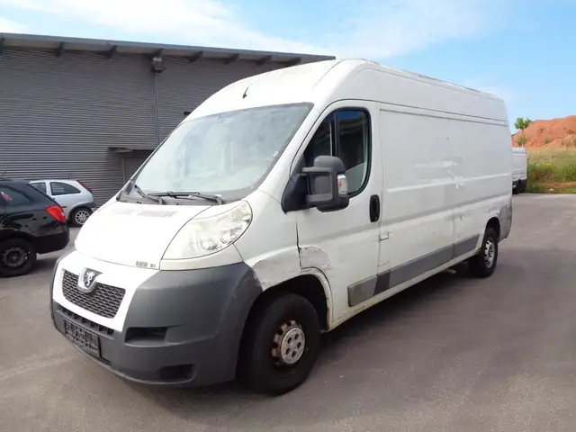 Peugeot Boxer view 3