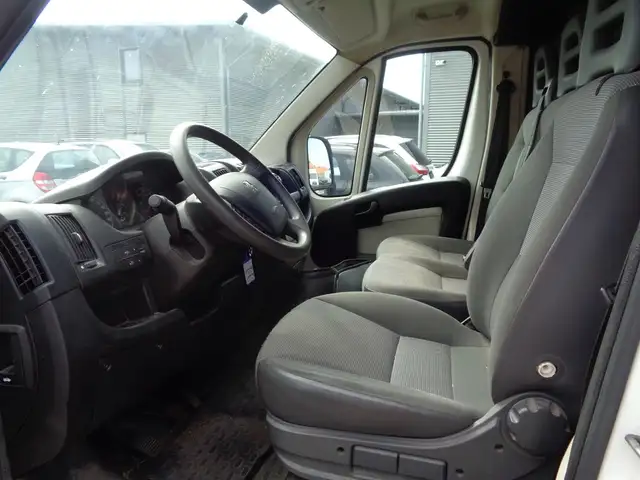Peugeot Boxer view 6