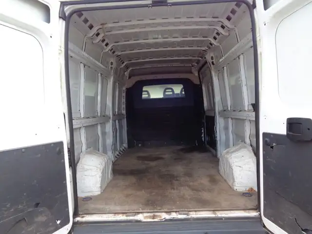 Peugeot Boxer view 9
