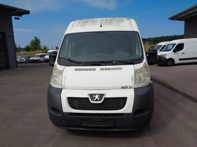 Peugeot Boxer view 2