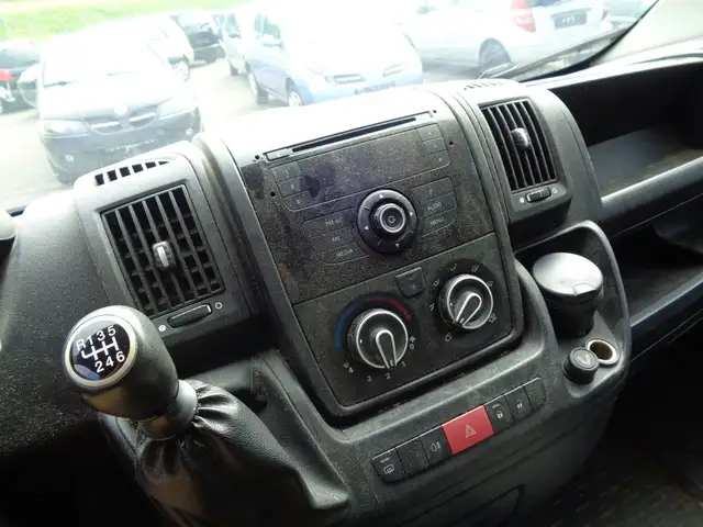 Peugeot Boxer view 10