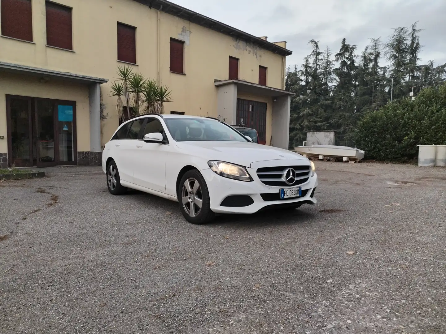 Mercedes-Benz C 180 Classe C-S205 2014 SW SW d Premium Plus auto Bianco - 2
