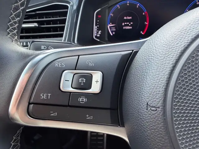 Volkswagen T-Roc view 14