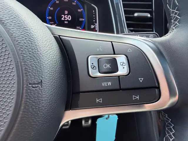 Volkswagen T-Roc view 15