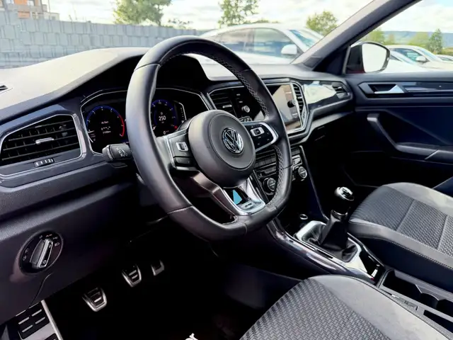 Volkswagen T-Roc view 11