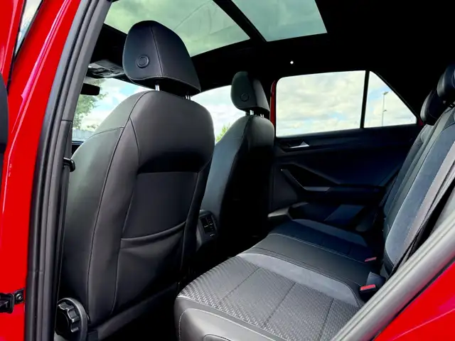Volkswagen T-Roc view 13