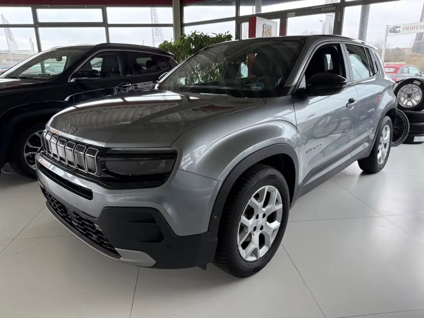 Jeep Avenger 1.2 GSE T3 Turbo-Benzin GDI Altitude Grigio - 1