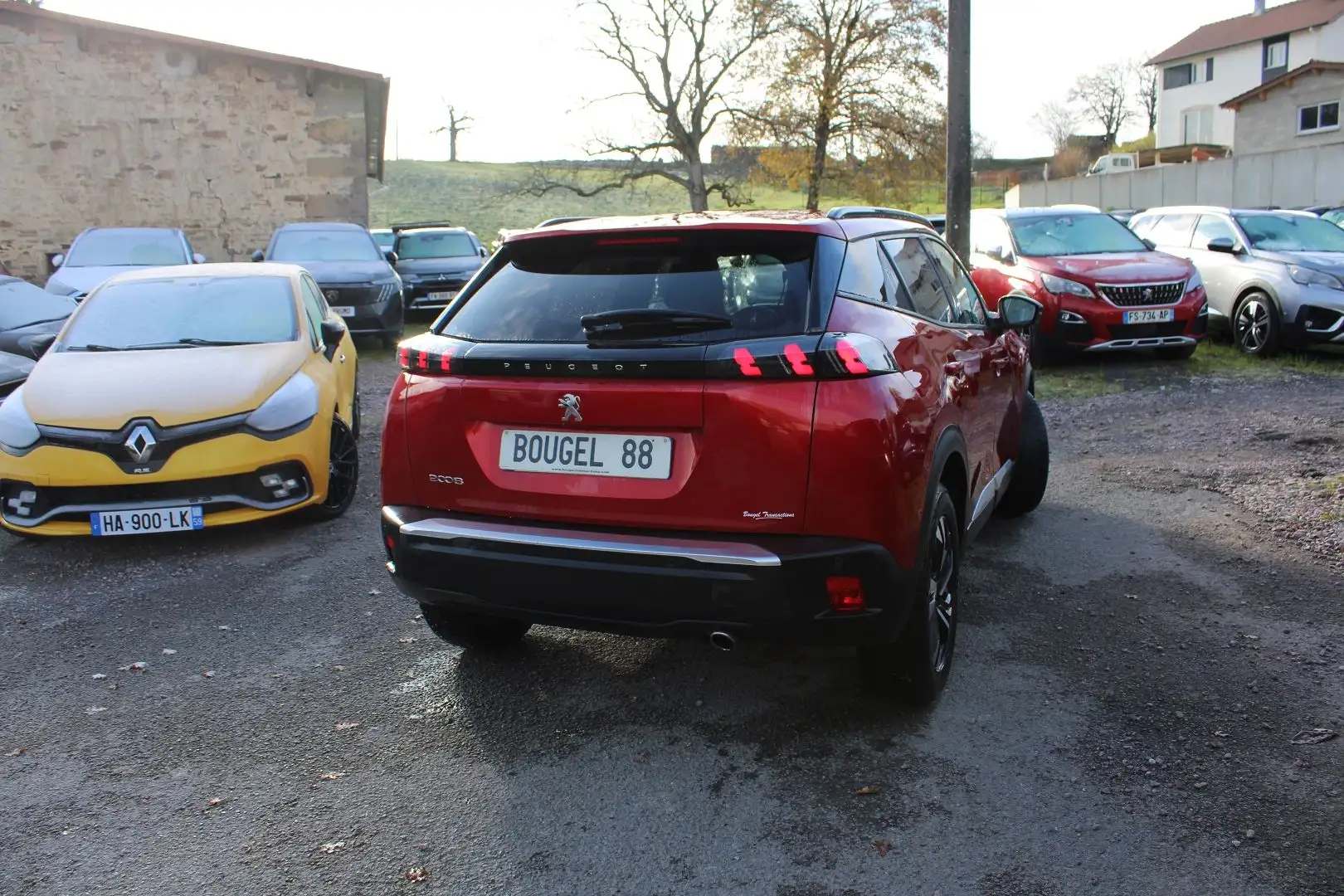 Peugeot 2008 1L5 BLUEHDI 130 CV ALLURE EAT8 BOITE AUTO GPS MÉDIA USB FULL LEDS MI CUIR JA 17 Rouge - 2