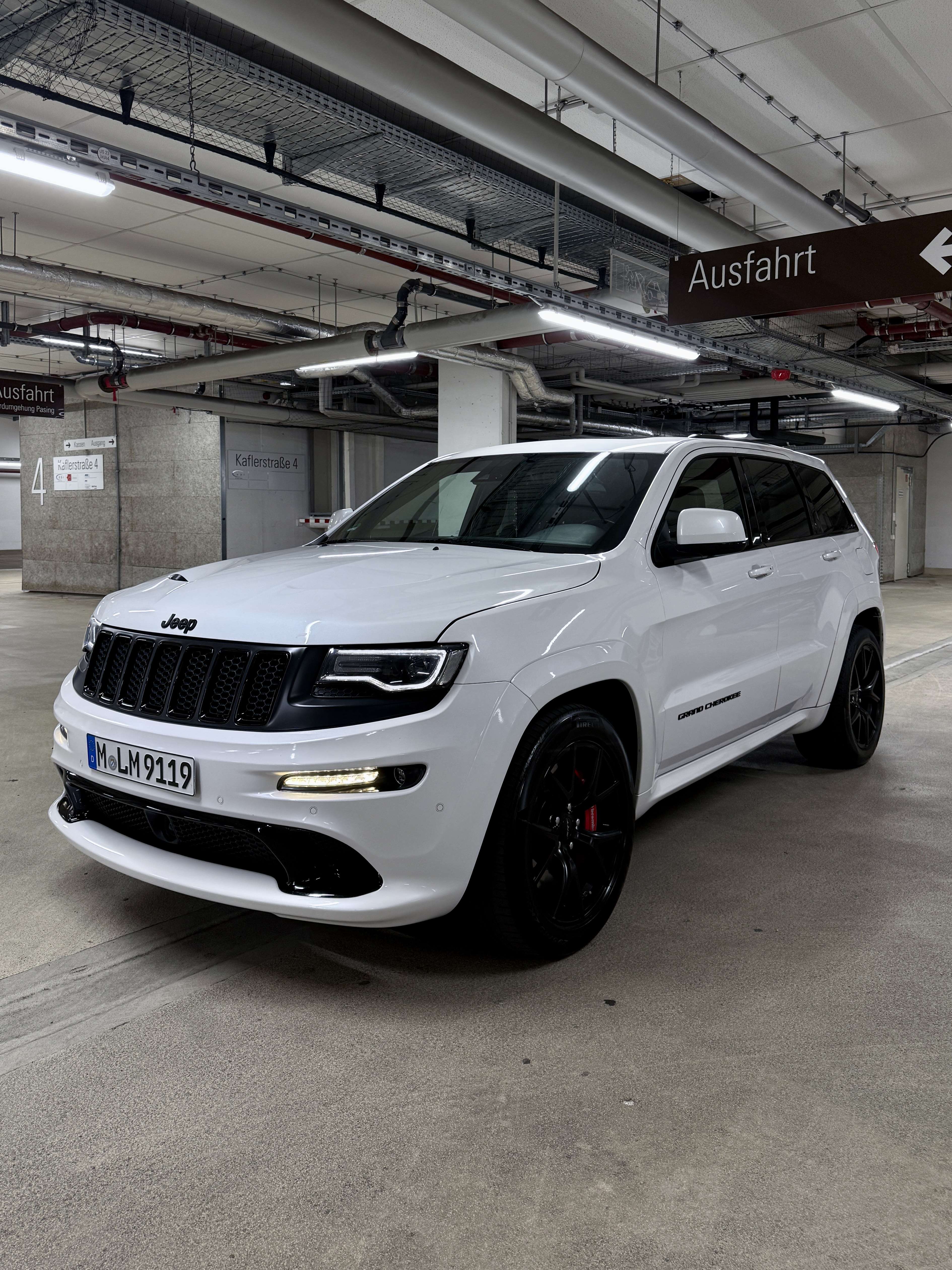 Second hand Jeep Grand Cherokee 6.4 SRT8