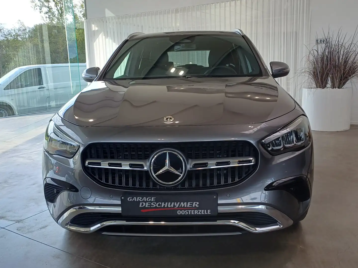 Mercedes-Benz GLA 180 GLA 180 7G-DCT Progressive 3.500 km facelift Gris - 2