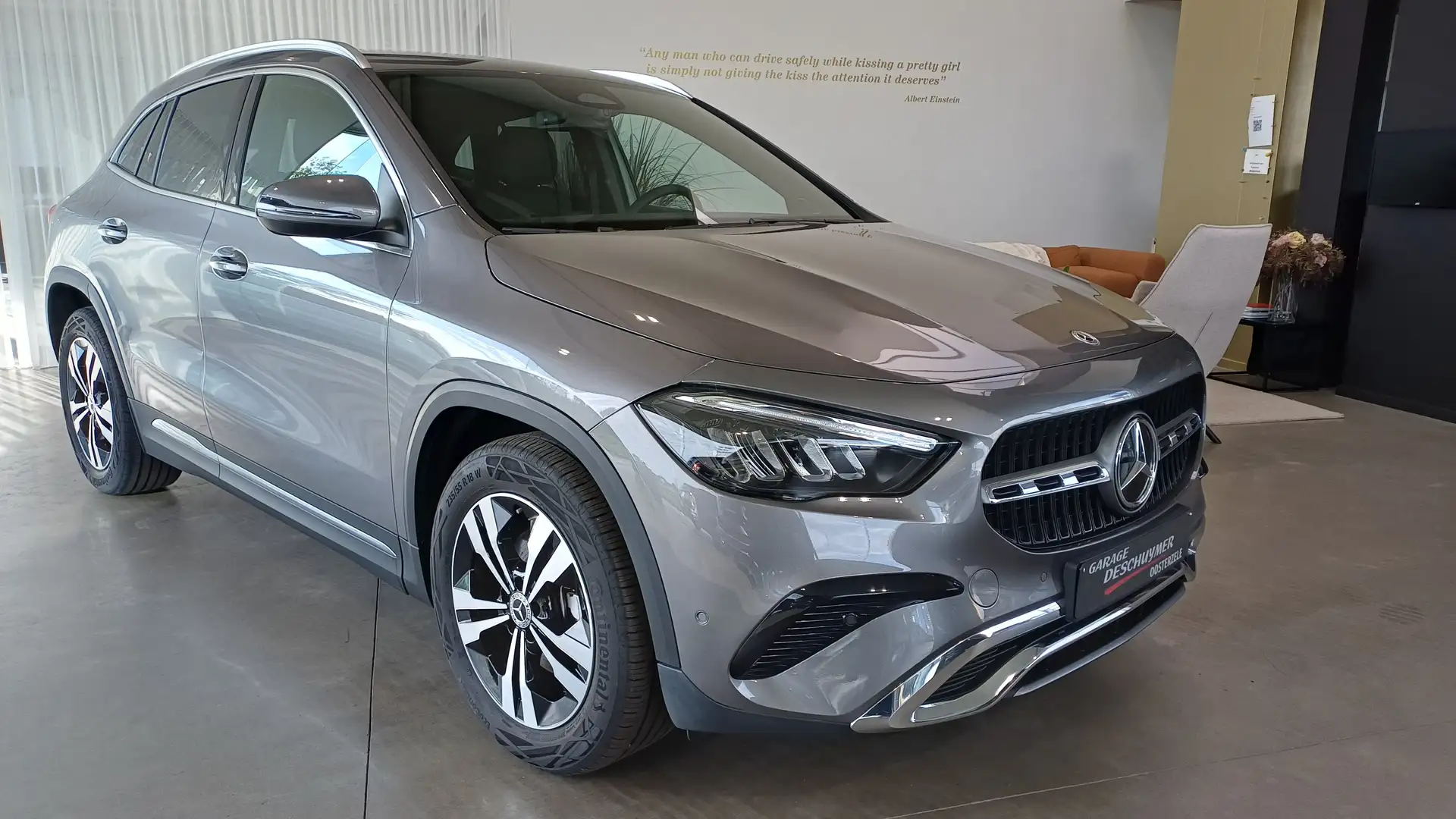 Mercedes-Benz GLA 180 GLA 180 7G-DCT Progressive 3.500 km facelift Gris - 1