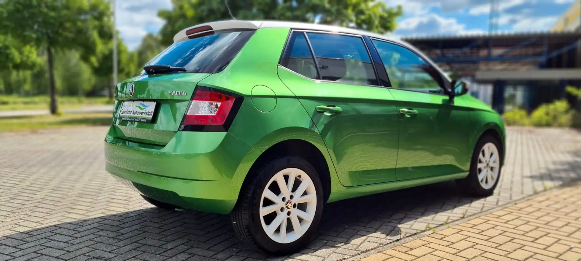 Skoda Fabia 1.2l TSI 66kW Style Grün - 2