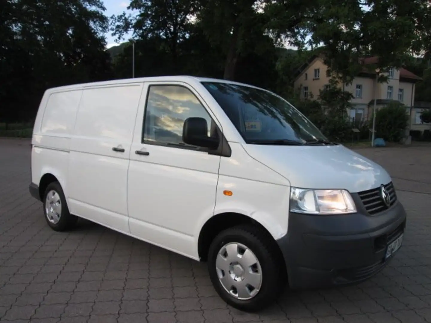 Volkswagen T5 Transporter 2.HAND+DIESEL+FÄHRT GUT+AHK+TÜV+3-SITZER Weiß - 1