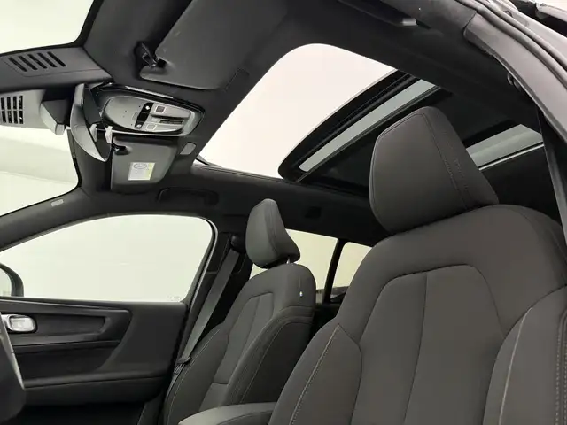 Volvo XC40 view 4
