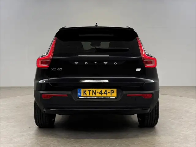 Volvo XC40 view 11