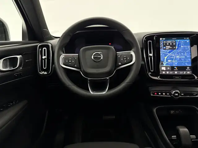 Volvo XC40 view 15