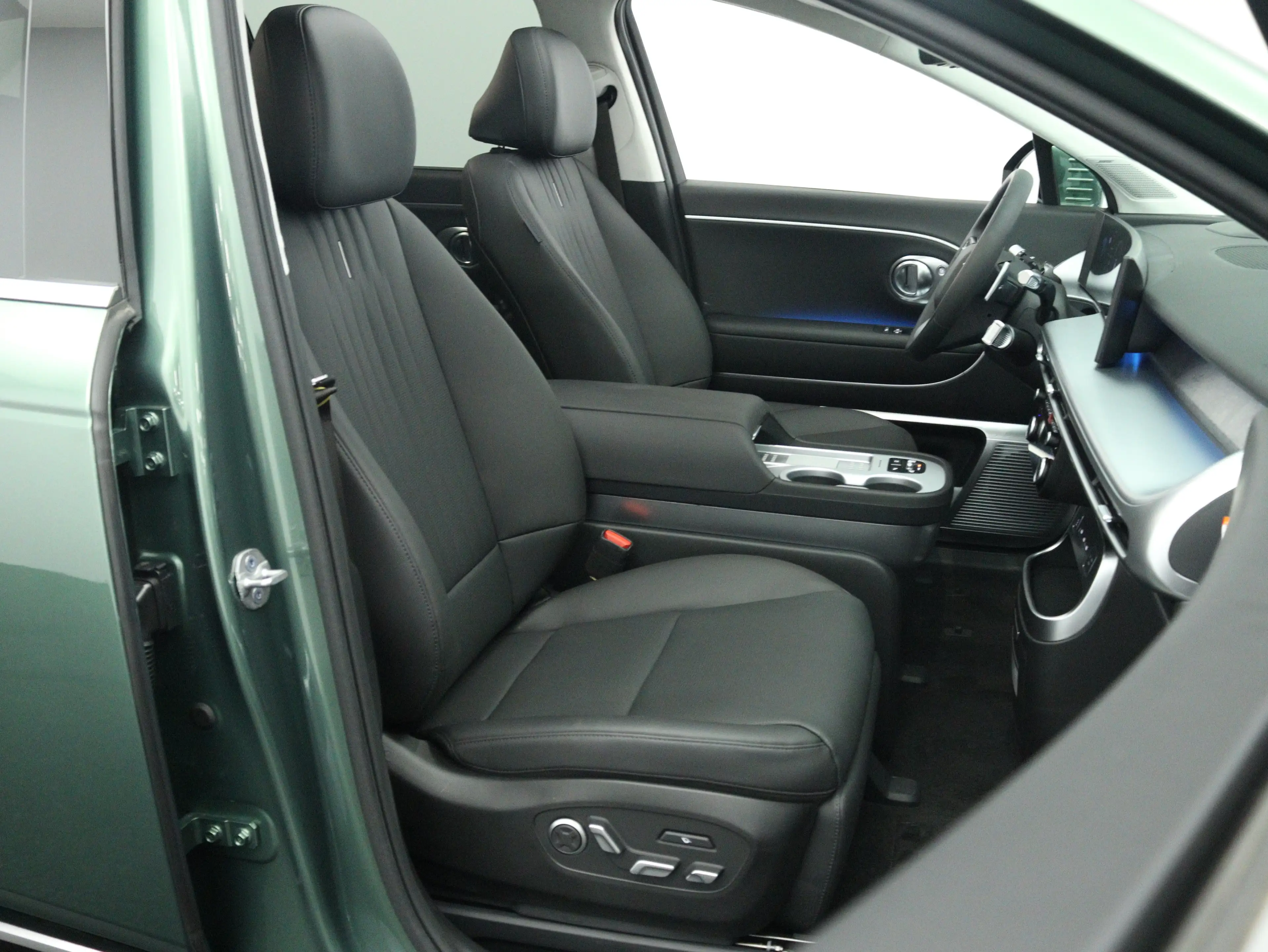 Hyundai IONIQ 9 Electric 110.3 kWh AWD+ Lounge (Ionosphere Green P — photo 10