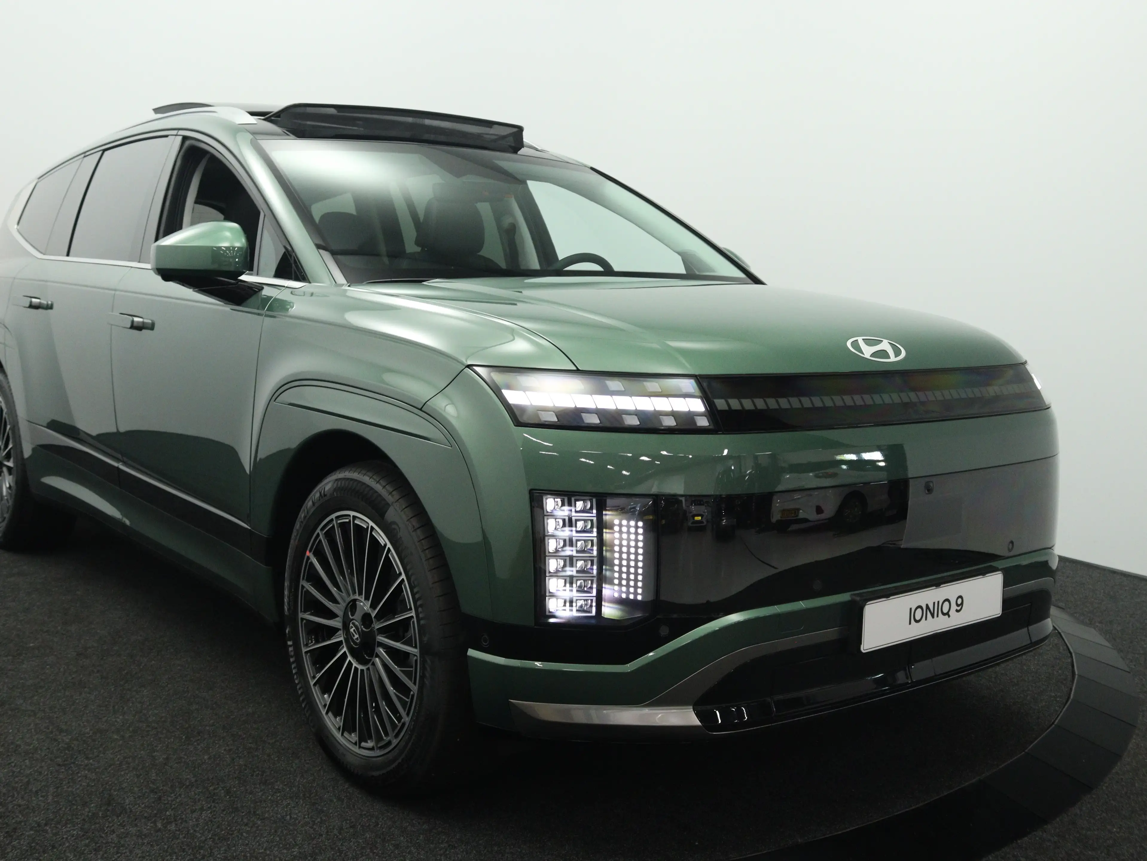 Hyundai IONIQ 9 Electric 110.3 kWh AWD+ Lounge (Ionosphere Green P — photo 14