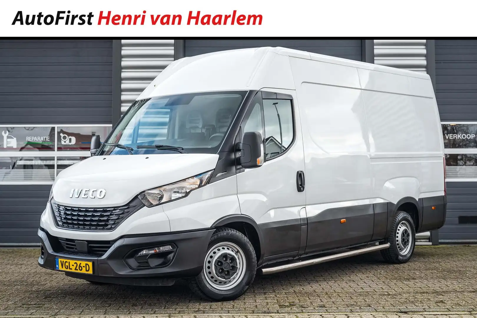 Iveco Daily 35S12V 2.3 352 L3H2 | Airco | Achteruitrijcamera | Wit - 1