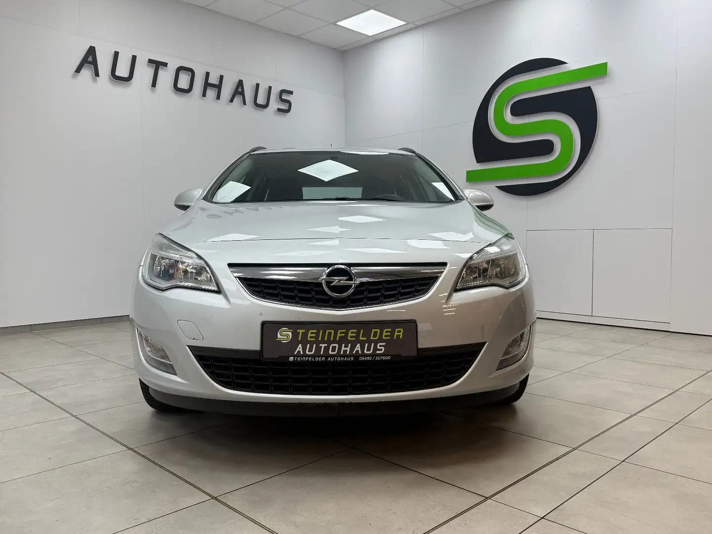 Opel Astra J Sports Tourer Edition/Ahk/Tempomat/Mfl/ Zilver - 2