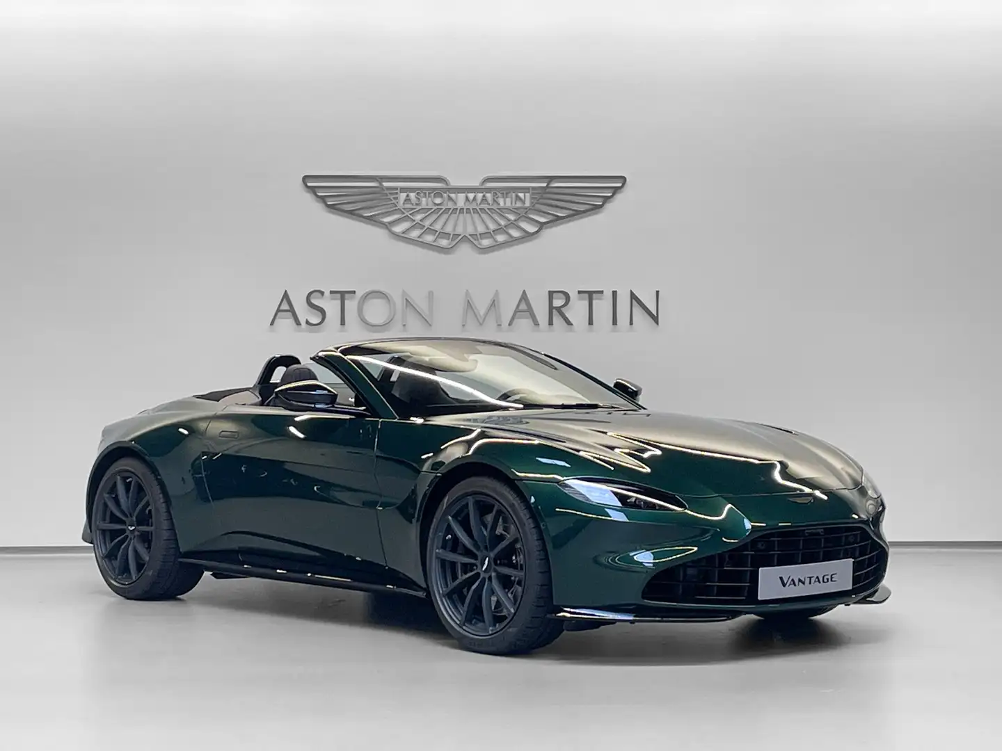 Aston Martin Vantage V8 Roadster | Aston Martin Brussels Зелений - 1