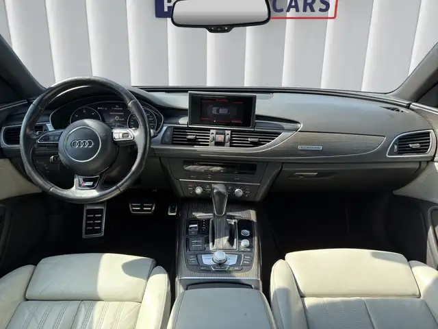 Audi A6 view 11
