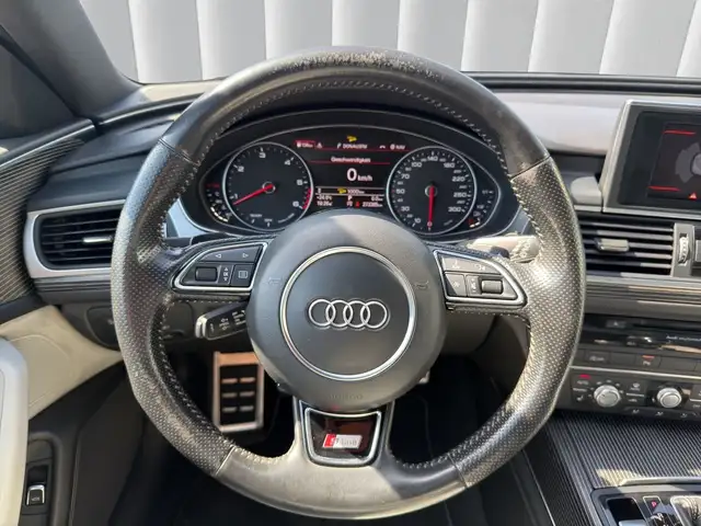 Audi A6 view 12