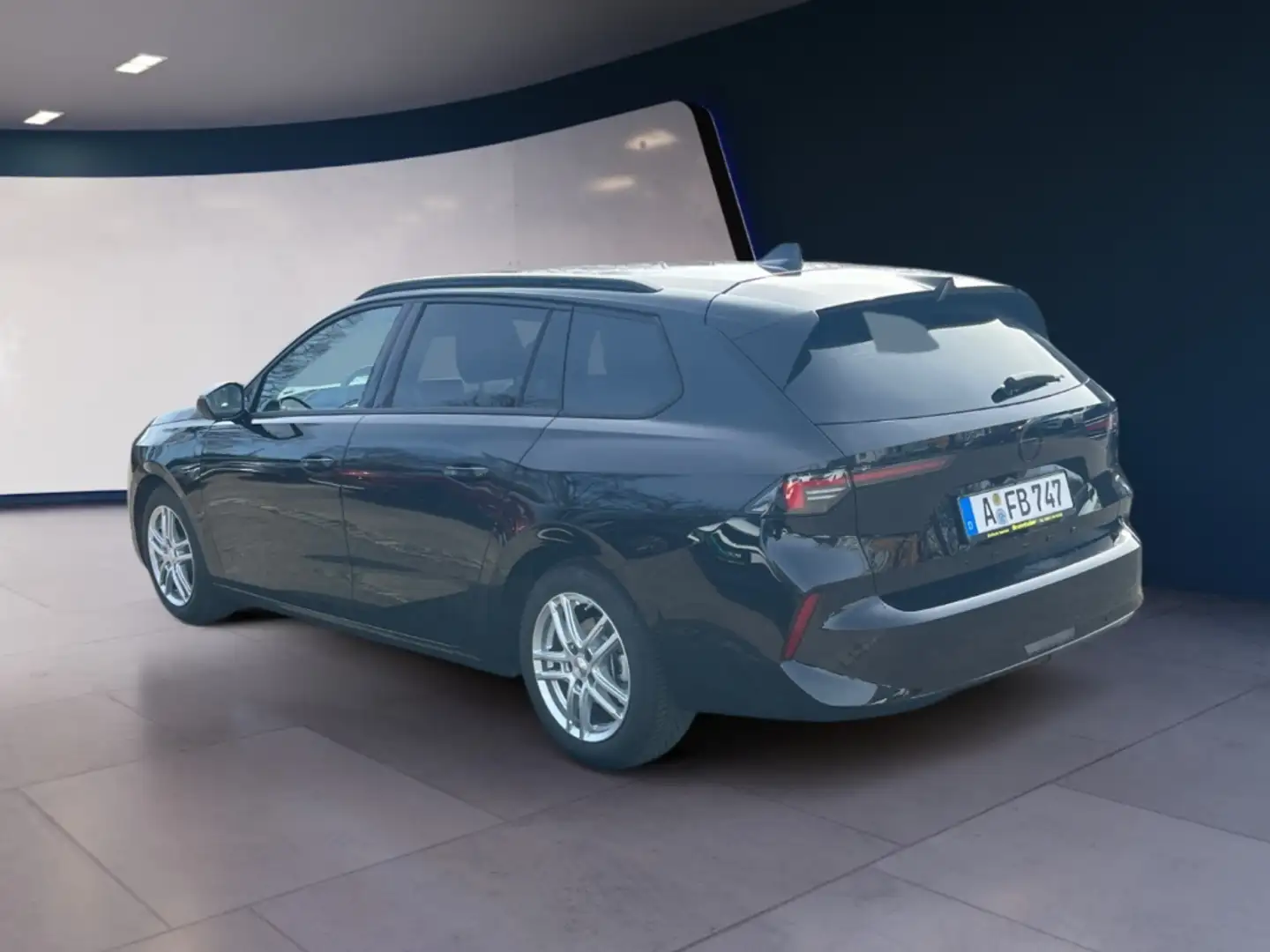 Opel Astra Sports Tourer, Ultimate, 1.2 Turbo (96 kW 130 PS), Schwarz - 2
