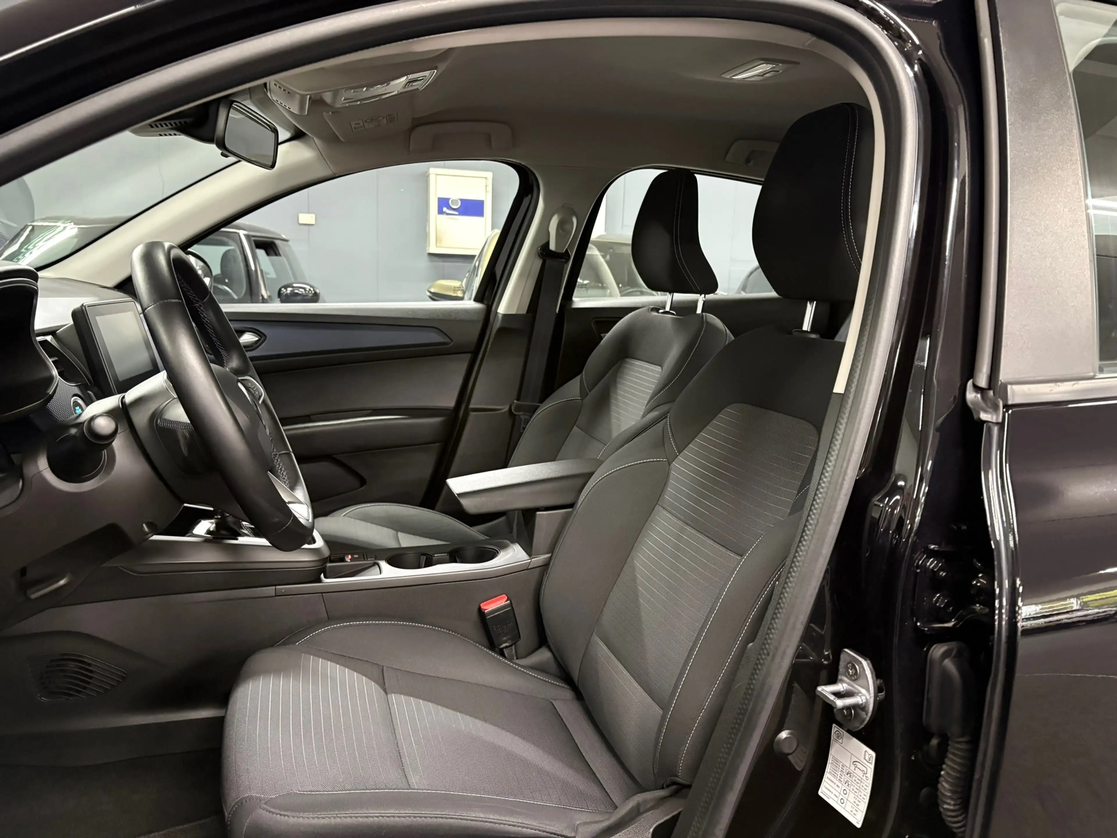 Renault Arkana 1.6 E-Tech full hybrid 145 evolution/ NL auto/ Eer — photo 8