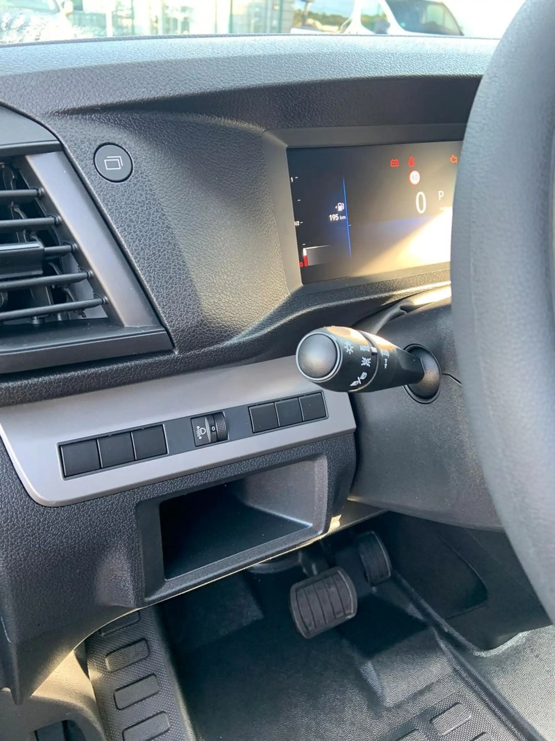Opel Vivaro Kombi XL 9 Sitze Voll Garantie bis 03.28 — photo 12