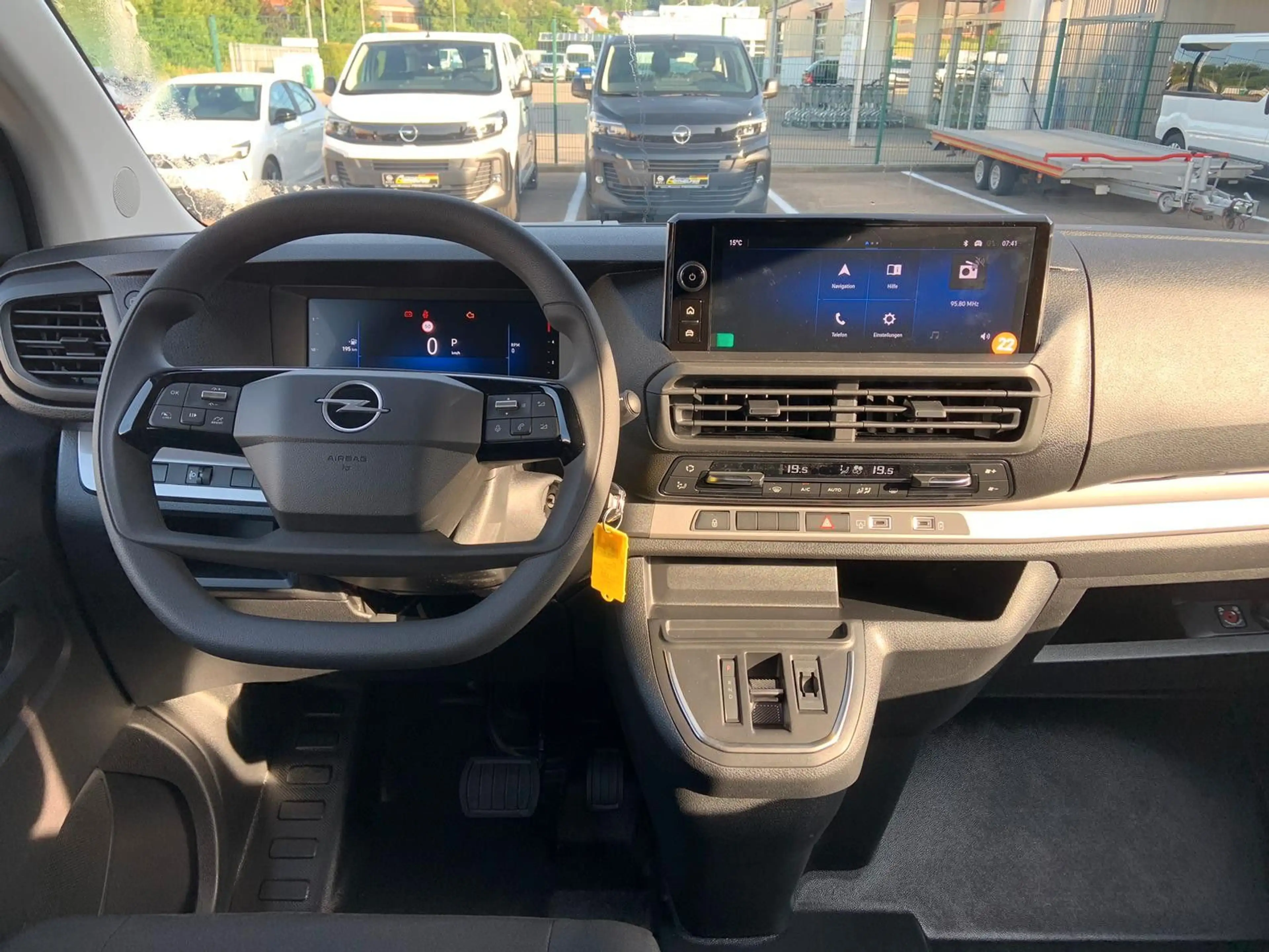 Opel Vivaro Kombi XL 9 Sitze Voll Garantie bis 03.28 — photo 10