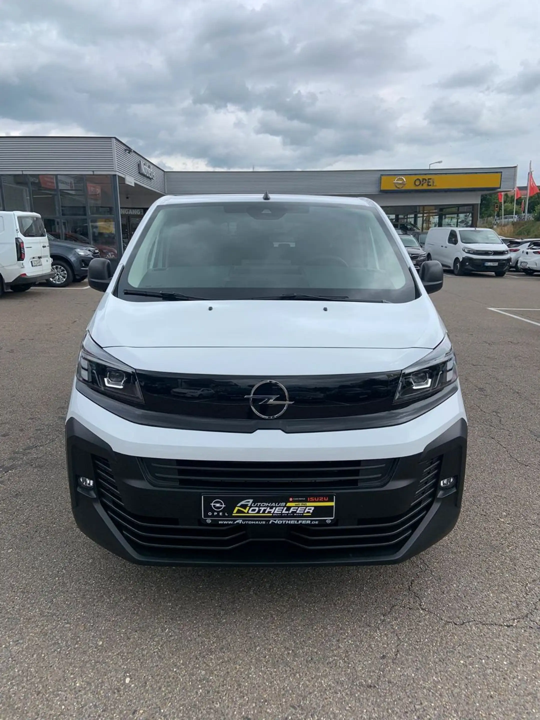 Opel Vivaro Kombi XL 9 Sitze Voll Garantie bis 03.28 — photo 3