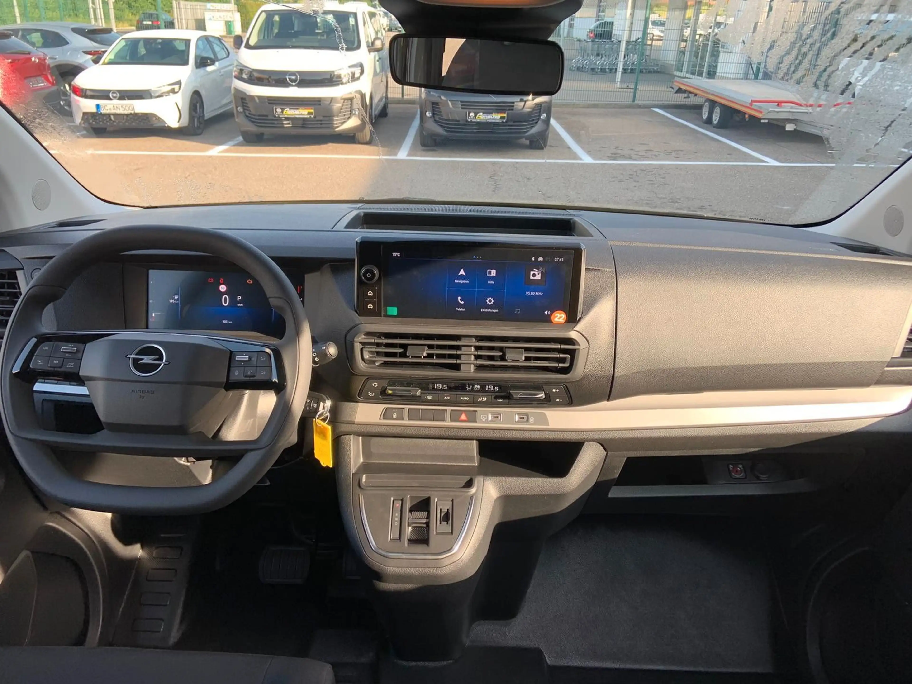 Opel Vivaro Kombi XL 9 Sitze Voll Garantie bis 03.28 — photo 11