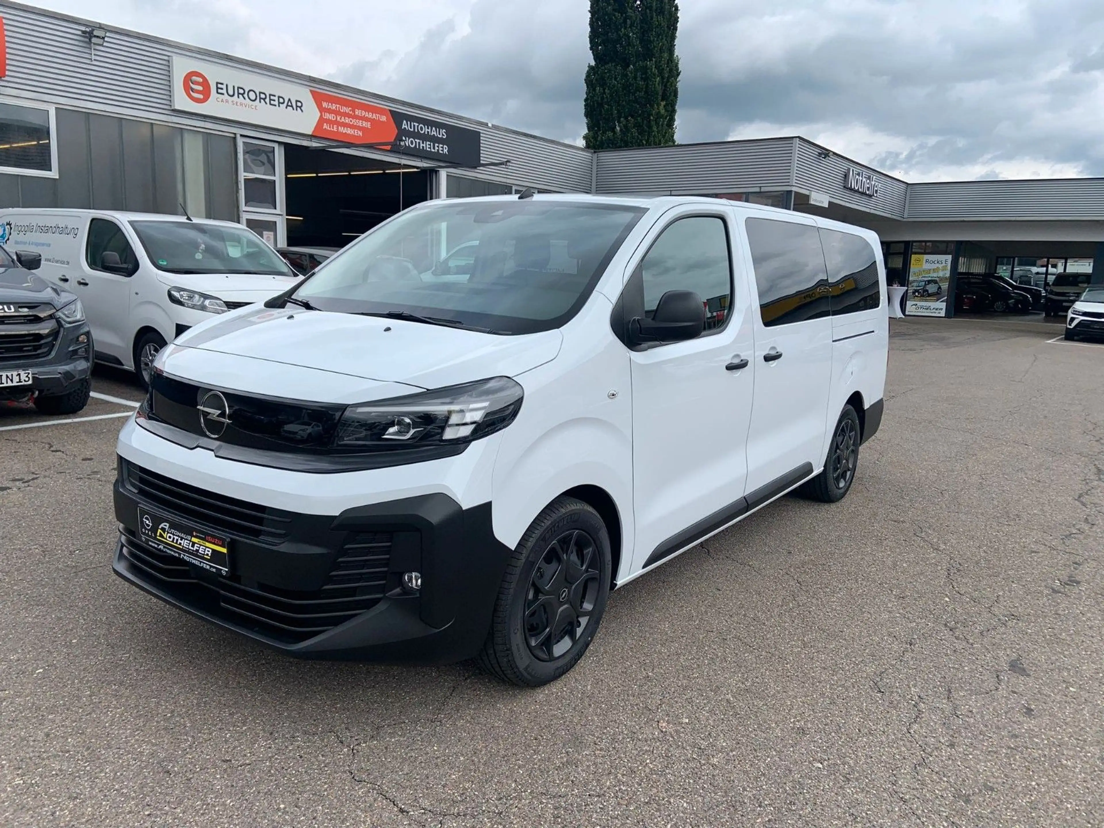 Opel Vivaro Kombi XL 9 Sitze Voll Garantie bis 03.28 — photo 2